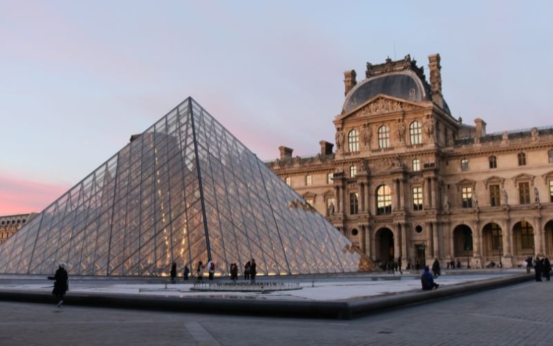Louvre Museum, Top attractions in Paris